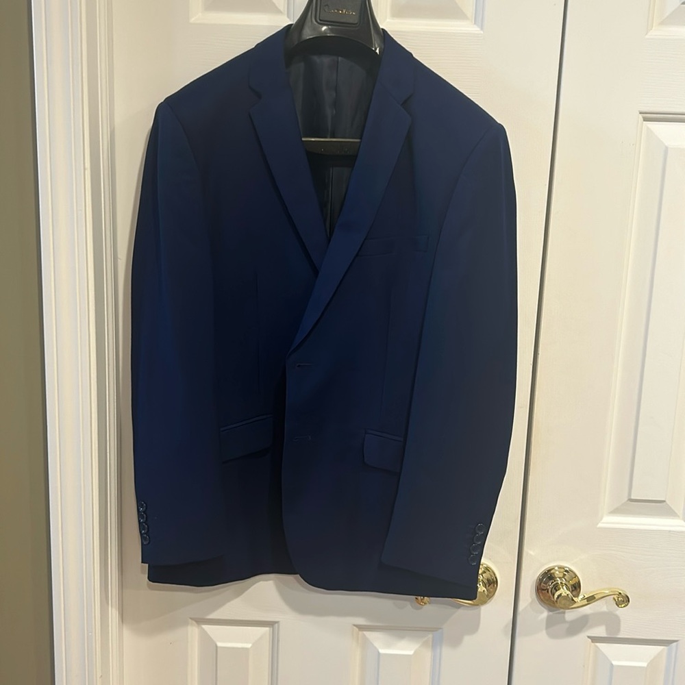 Men’s two piece blue suit. 42R coat. 36 slim fit pants. Hemmed to 32-33 in insea